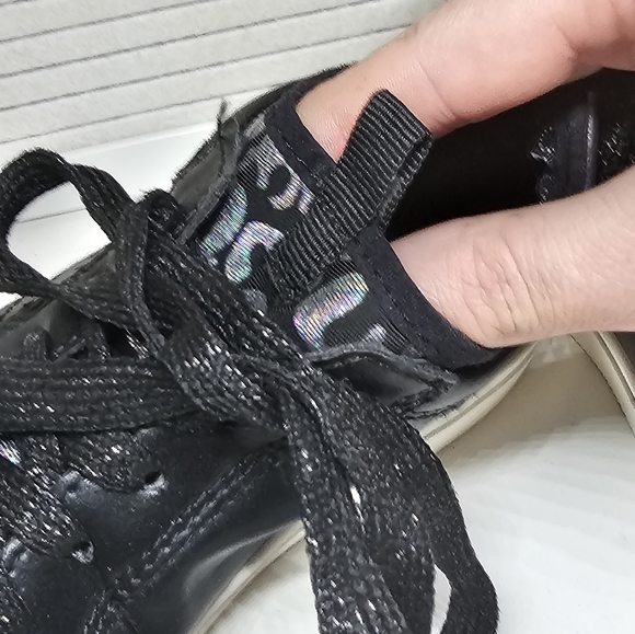 Kids Black Sneakers/Shoes w. Multi-Colored Metallic Stars Leopard Print & Laces - Picture 8 of 16